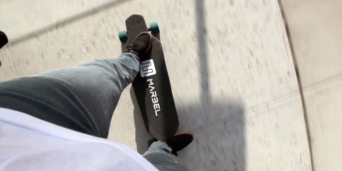 skateboard-marbel-smart-design-lätt-utsikt-ovanifrån