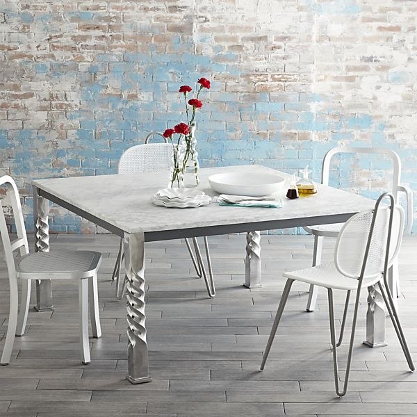 paola-navone-möbeldesign-stolar-matbord-lekfulla-ben-bordsdekorationer-hemtillbehör