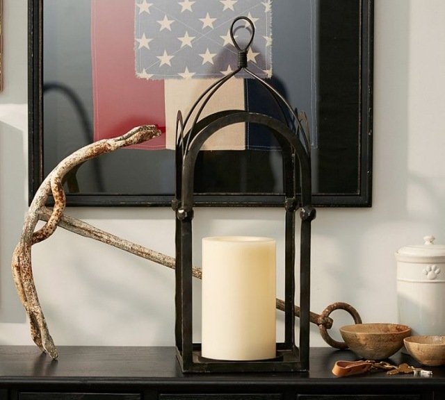 Pelare ljuslykta svart metall struktur design deco idéer