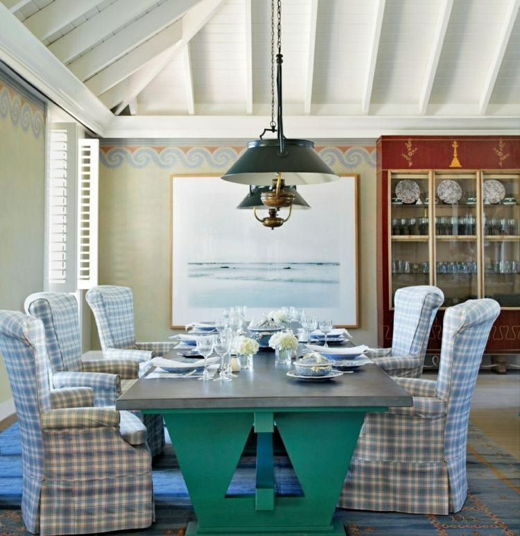 maritim-matsal-grönt-matbord-textil-rutiga stolar