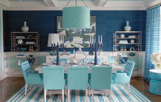 maritim matsal blå stolar lampskärm havsblå väggfärg