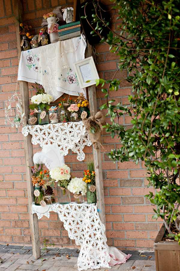 syltburkar vintage blommor gamla trappor blommahållare