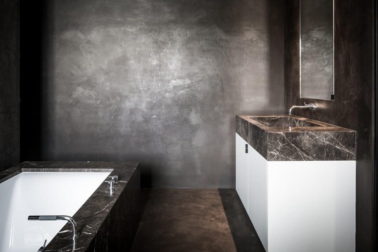 Minimalism i badrummet svart och vit marmor