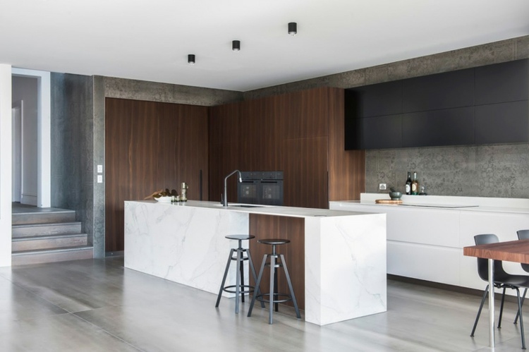 marmor kök betongvägg grå golvplattor elegant design