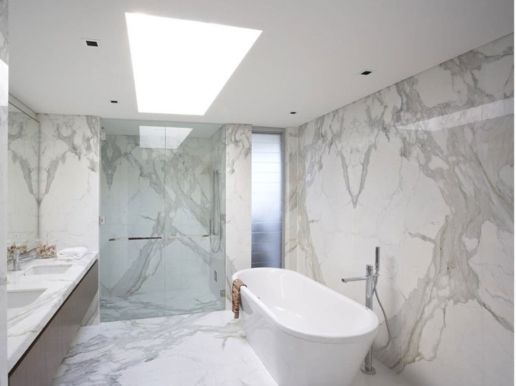 marmor rengöring vård badrum dusch glas vägg fristående badkar