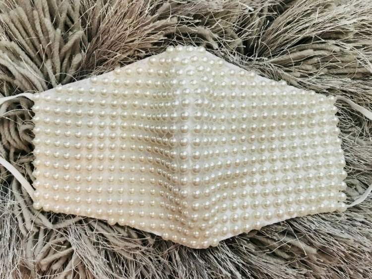 Gör en ädel mask själv med pärlor - enkla instruktioner för kvinnor