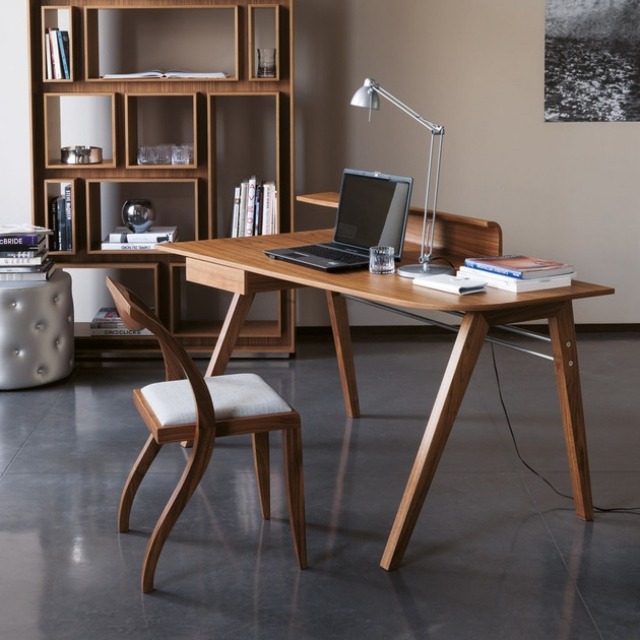 Massivt trä-möbler-design-Porada-skrivbord-trästol-Arlekin-armstöd