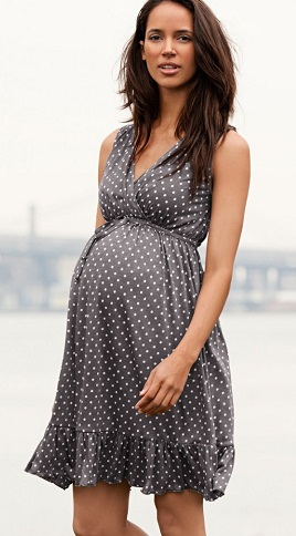Χαριτωμένο φόρεμα εγκυμοσύνης