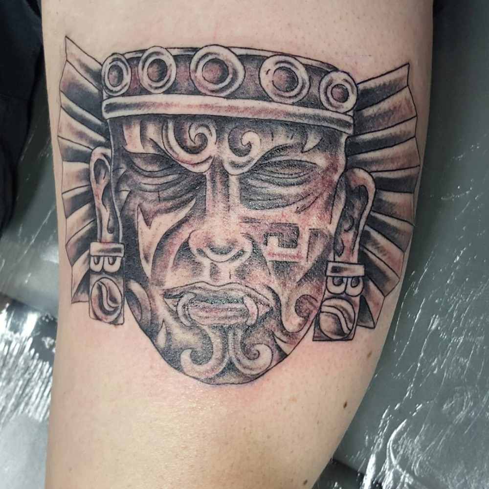 arm tatuering aztec härskare onda avbildade kejsaren