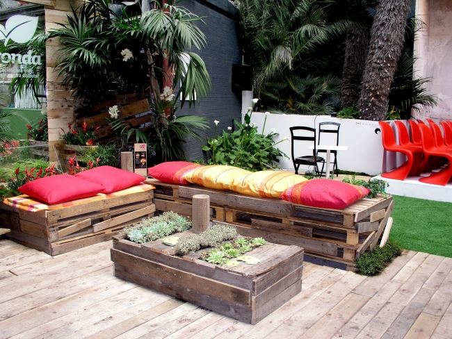 trädgårdsbänkar kuddar soffbord träpallar självgjorda