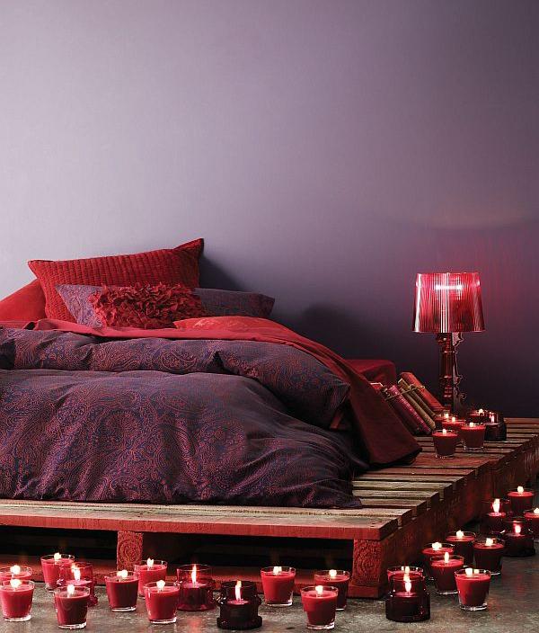 Bygg din egen pallbädd röd mörklila sänglinne ljus romantisk