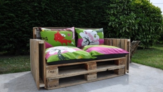 trädgård soffa kasta kuddar idéer för möbler träpallar