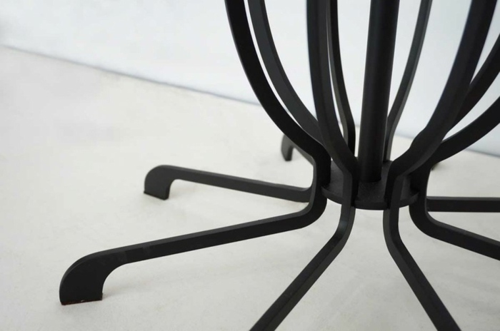 golvlampa design möbler fötter svart modern Jihye choi