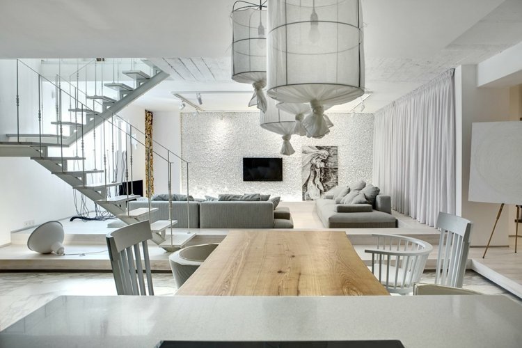 småsten-accent-vägg-vit-öppen-vardagsrum-maisonette-ukraina-design-inspiration