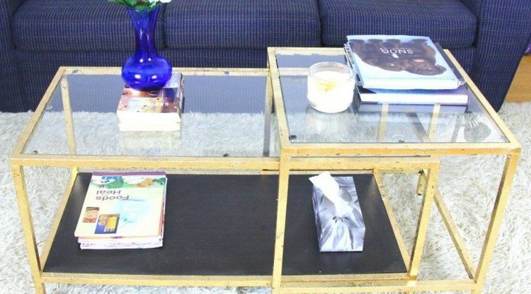Försköna och designa glasbordet i vardagsrummet