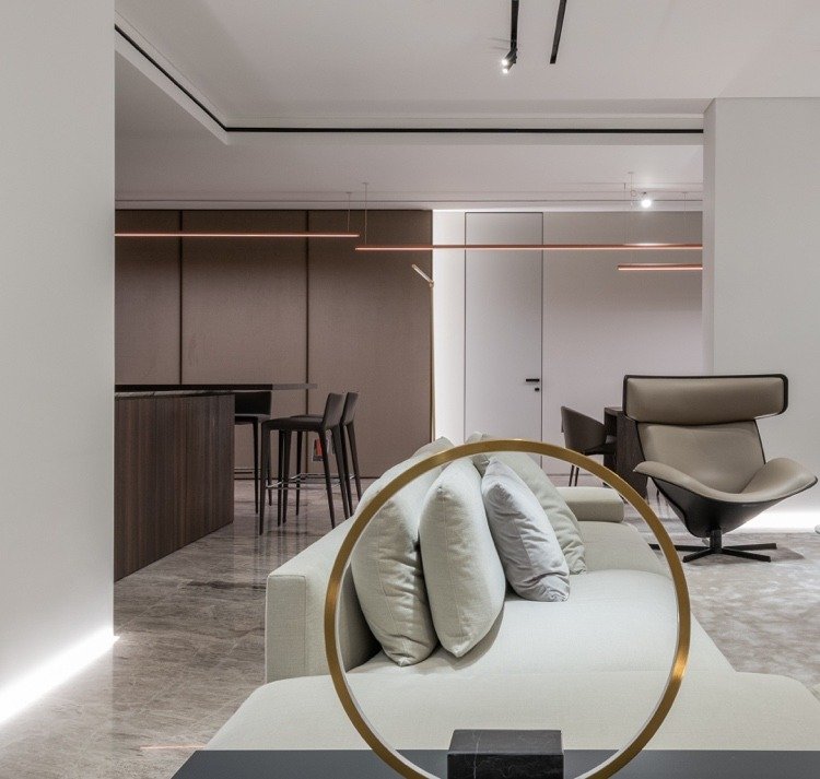 lyxen i minimalism märks också när det gäller möbler
