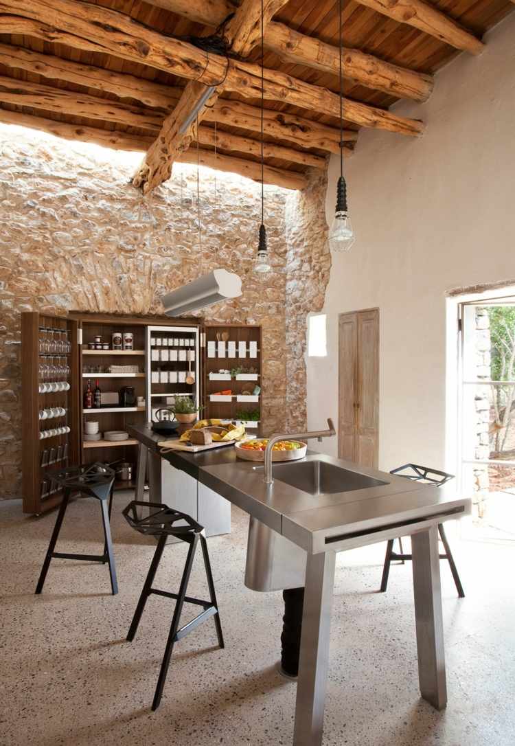 Medelhavet-modern-möblering-stål-kök-enkla-hylla-bar stolar