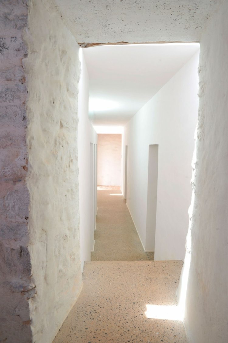 Medelhavet-modern-möblering-textur-vägg-korridor-vägg-färg-vit