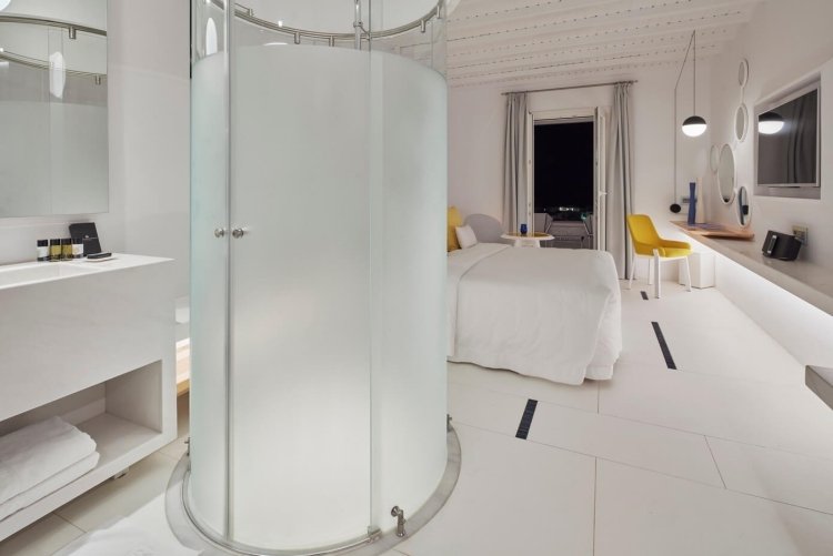 medelhavs-levande-modern-lyx-dusch-skåp-glas-sovrum-integrerat
