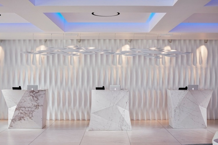 medelhavs-levande-modernt-lyx-hotell-mottagning-marmor-vit-minimalistisk