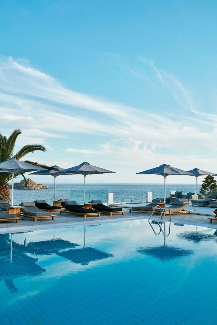 medelhavs-levande-modern-lyx-pool-hotell-havsutsikt-fint väder