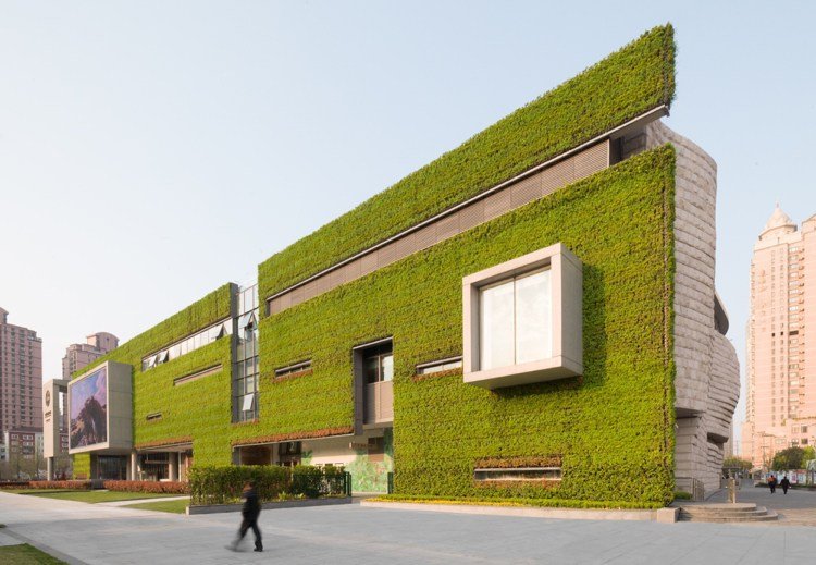 mästerverk-modern-arkitektur-museum-grönt-fasad-växter