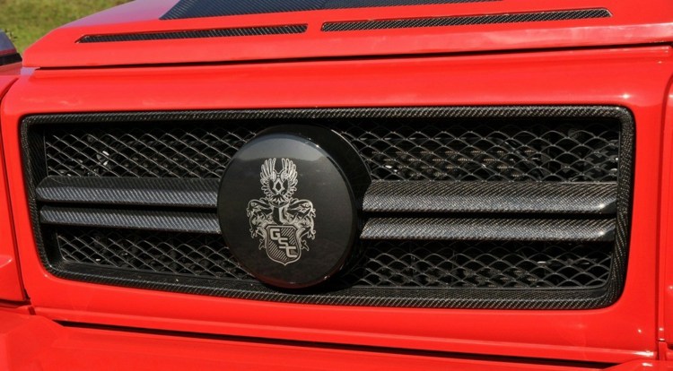 emblem tuning galler svart färg röd mercedes g -klass