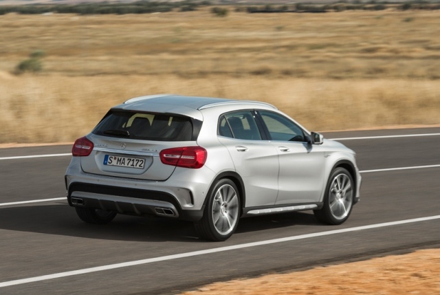 Mercedes Benz GLA 45 2015 bak