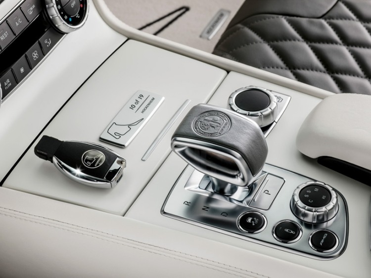 Mercedes SL 63 AMG nico-rosberg-interiör-vit-grå-mittkonsol