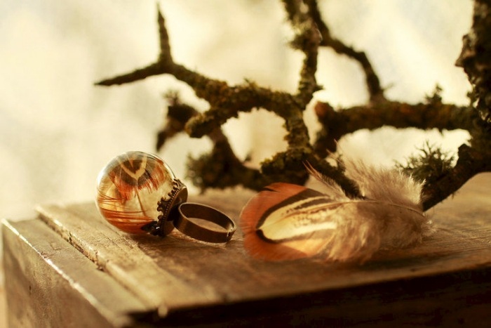 Handgjorda-smycken-ring-äkta-fjäder-rubin-robin-boutique