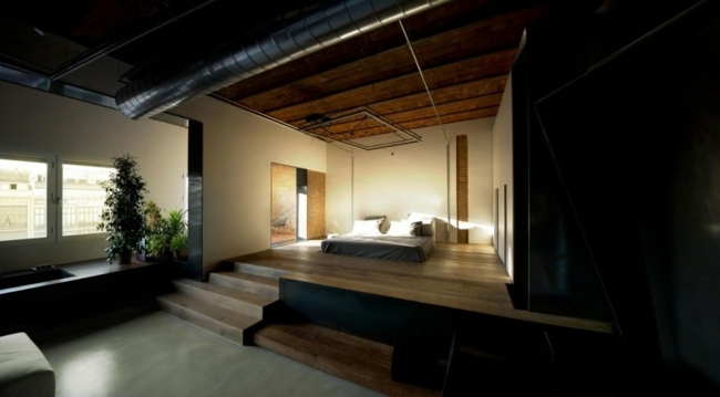 Sovrum trägolv vita väggar trappor industriell levnadsstil