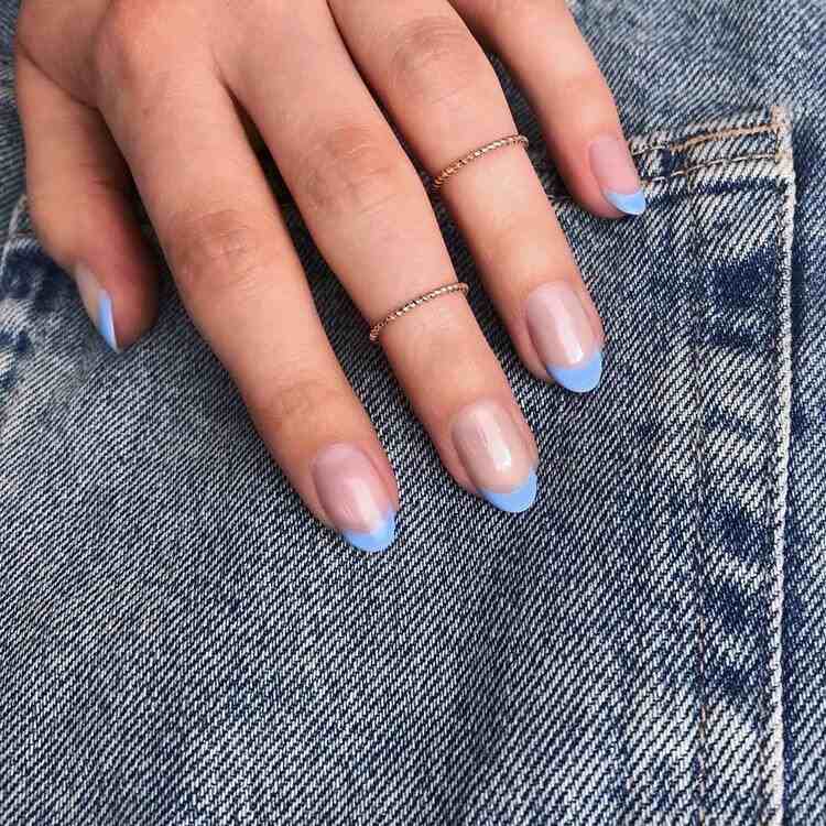 Pastell Tips Nail Trend Micro French Nails Nageldesign för korta naglar
