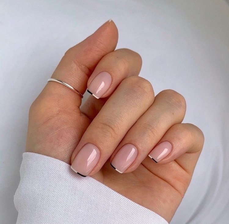 Micro French Nails nageltrend nageldesign för korta naglar