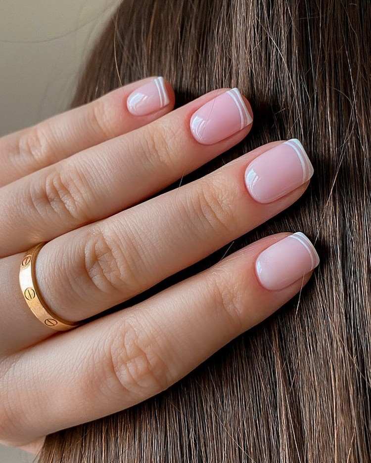 Nageltrender våren 2021 Micro French Nails