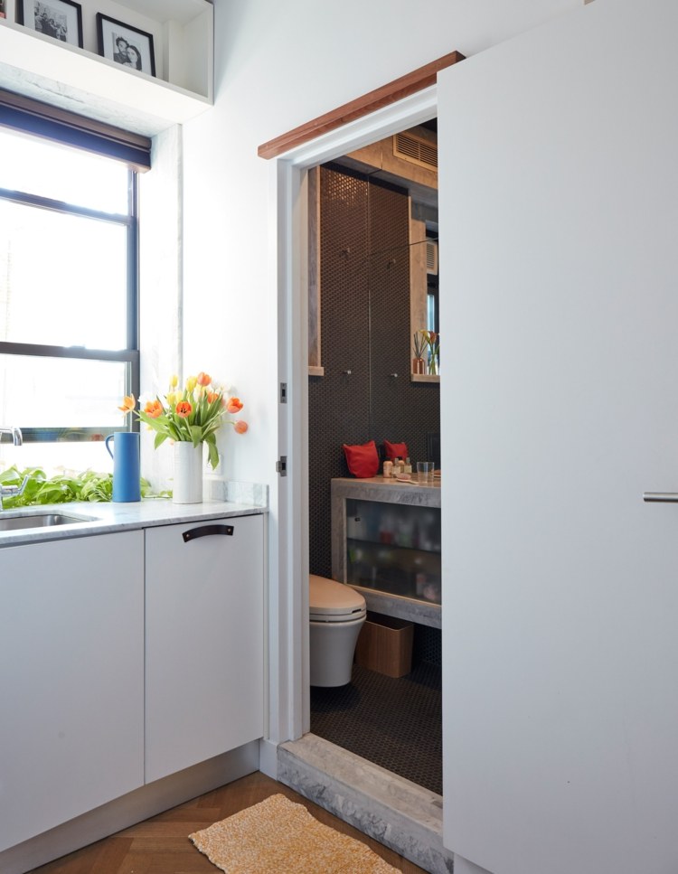 kök badrum vita skåp mikro lägenhet liv redigerad 2 graham hill new york
