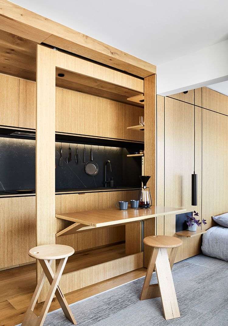 Mikro lägenhet inredning minimalistisk design träpanel skjutdörr skjutdörr matbord integrerad pall