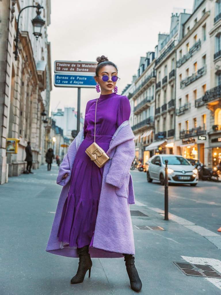 Violet outfits idéer för kvinnor att kombinera kjol med ullrock