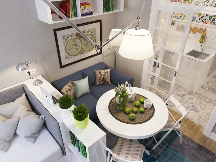 design idé mini vardagsrum inredning möbler soffa blå matbord kök lampa hylla