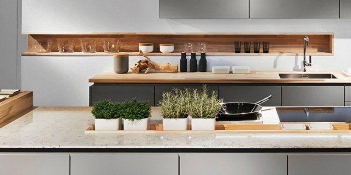 Mini-trädgård-i-köket-ön-högglans-arbetsbänk