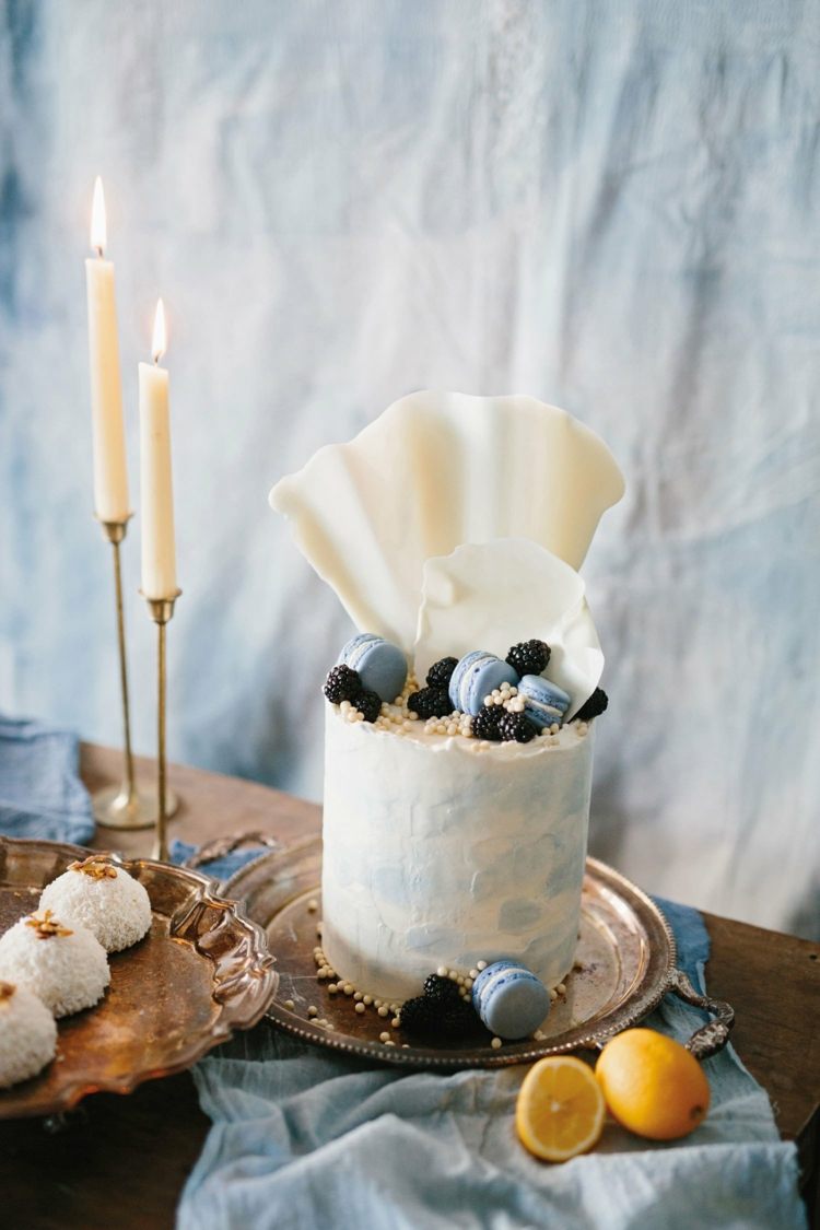 macarons chokladdekoration mini bröllopstårta vilda bär