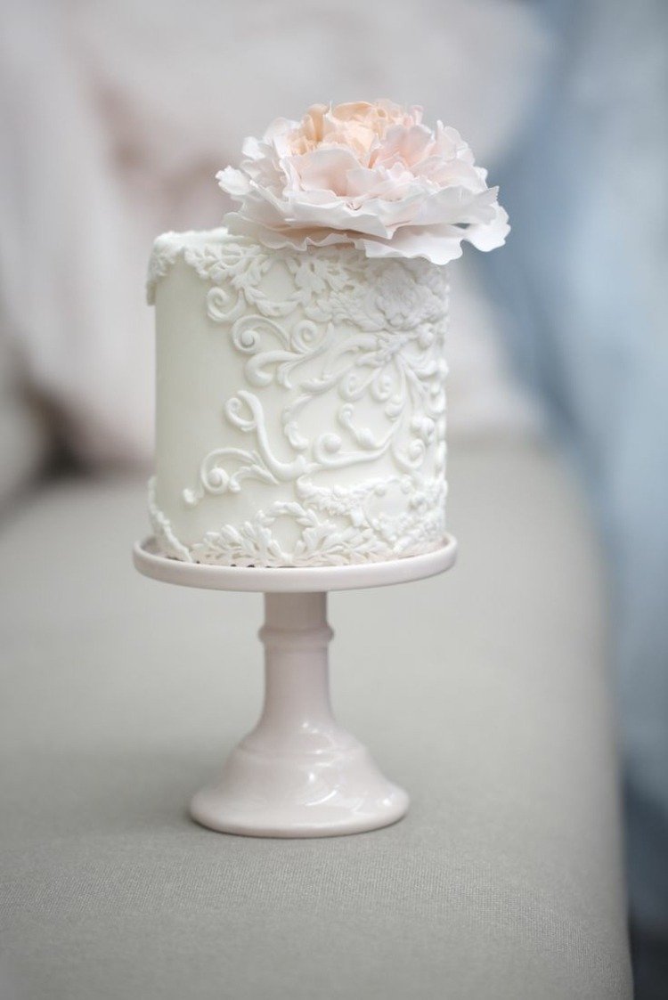 elegant mini bröllopstårta anständigt squiggles sockerpasta dekoration