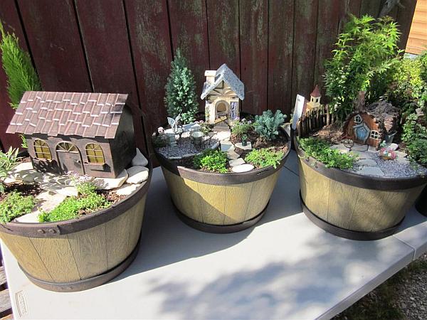 Idéer för att skapa miniatyrträdgårdar på vinfat