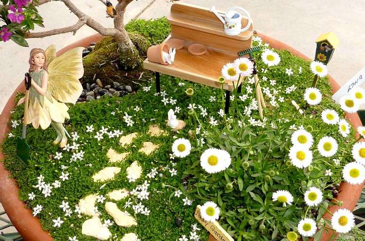 mini-trädgård-design-växt-tusensköna-miniatyr-möbler