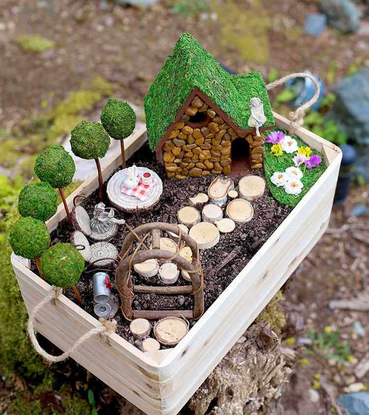 mini-trädgård-design-älva trädgård-älva hus-trälåda-mossa