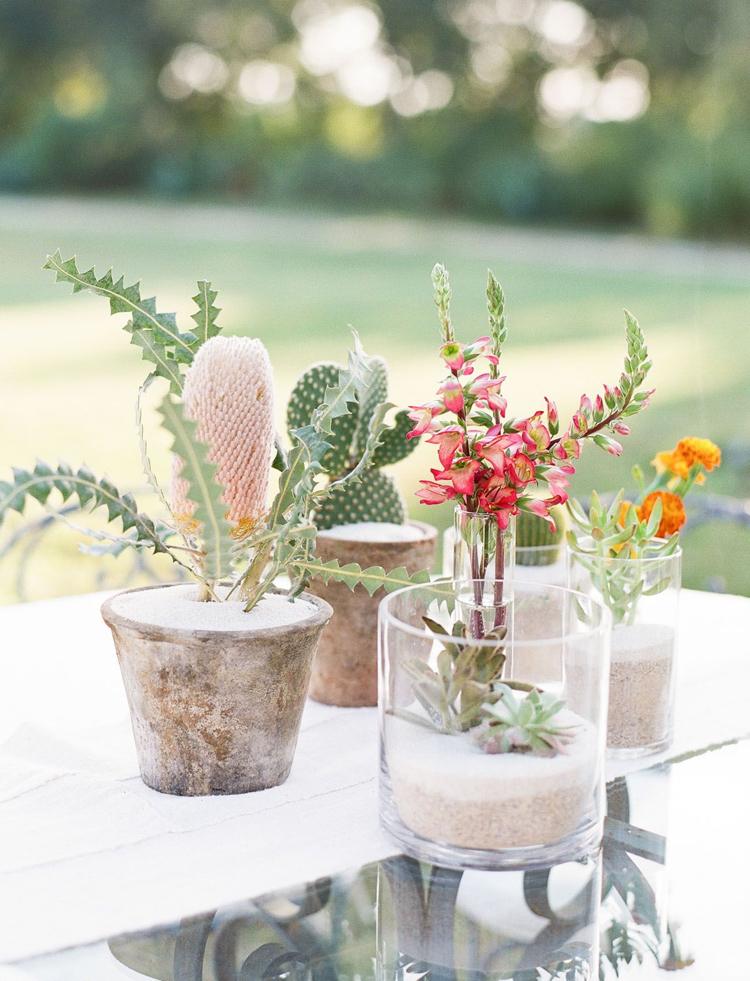 Mini trädgård med kaktus succulenter sand bröllop dekor
