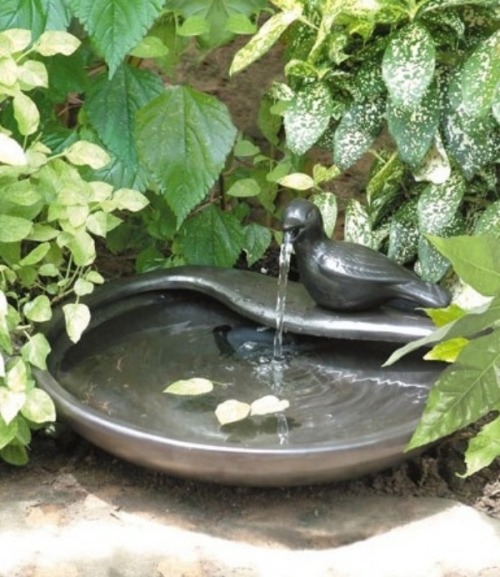 fågelfigur minimalism i trädgårds fontän design