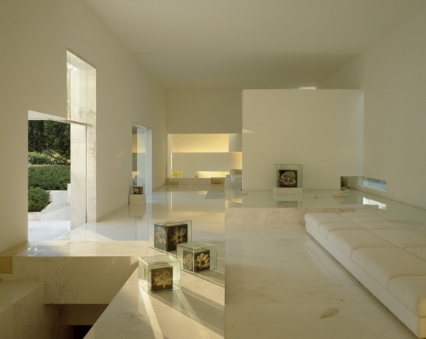 minimalism-i-vit-marmor-golvplattor