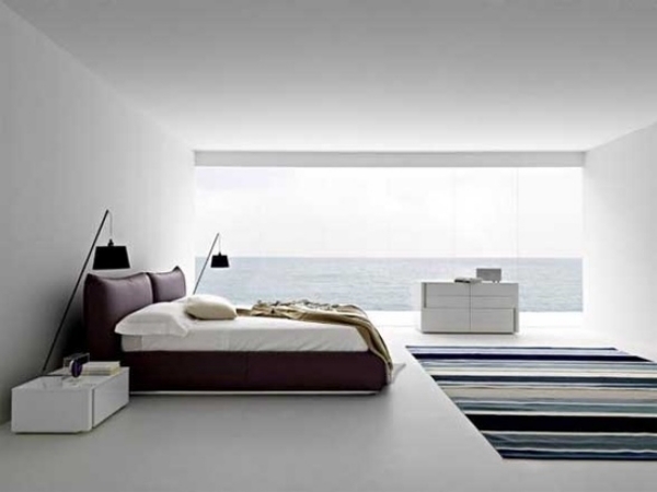 panoramautsikt över havet minimalism idéer för vitt sovrum