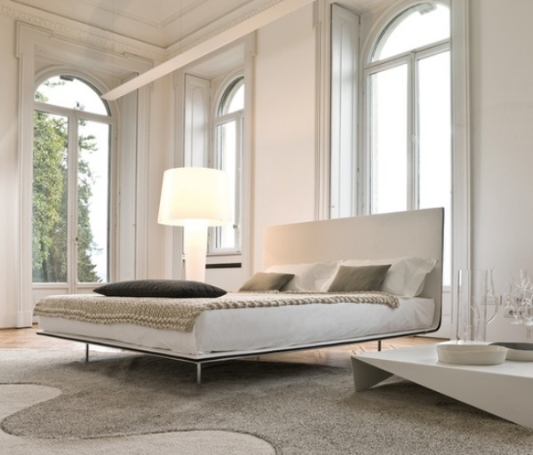 Höga fönster minimalism idéer för vitt sovrum