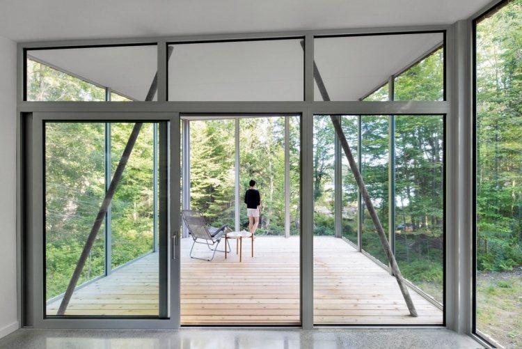 Minimalistiskt boende -natur-modernt-hus-terrass-vinterträdgård-glasglas-väggar